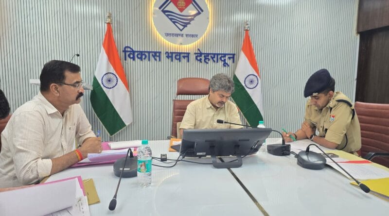 उत्तम प्रकाश ने की एससी/एसटी अत्याचार मामलों की समीक्षा