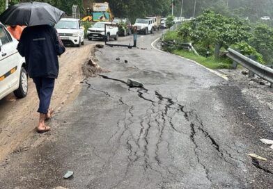 मसूरी देहरादून रोड पर भारी भूस्खलन, अगले आदेश तक वाहनों की आवाजाही पर रोक