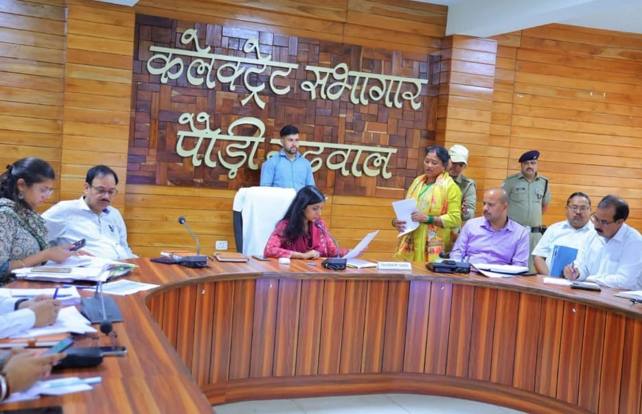 जनता मिलन कार्यक्रम में डीएम ने सुनीं जनशिकायतें, अधिकांश मामलों का मौके पर हुआ समाधान