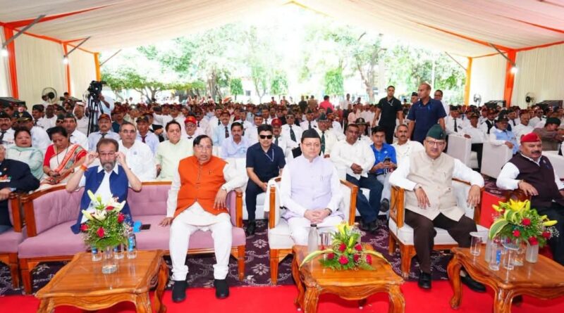 सीएम धामी ने देहरादून में सुनी पीएम मोदी की मन की बात