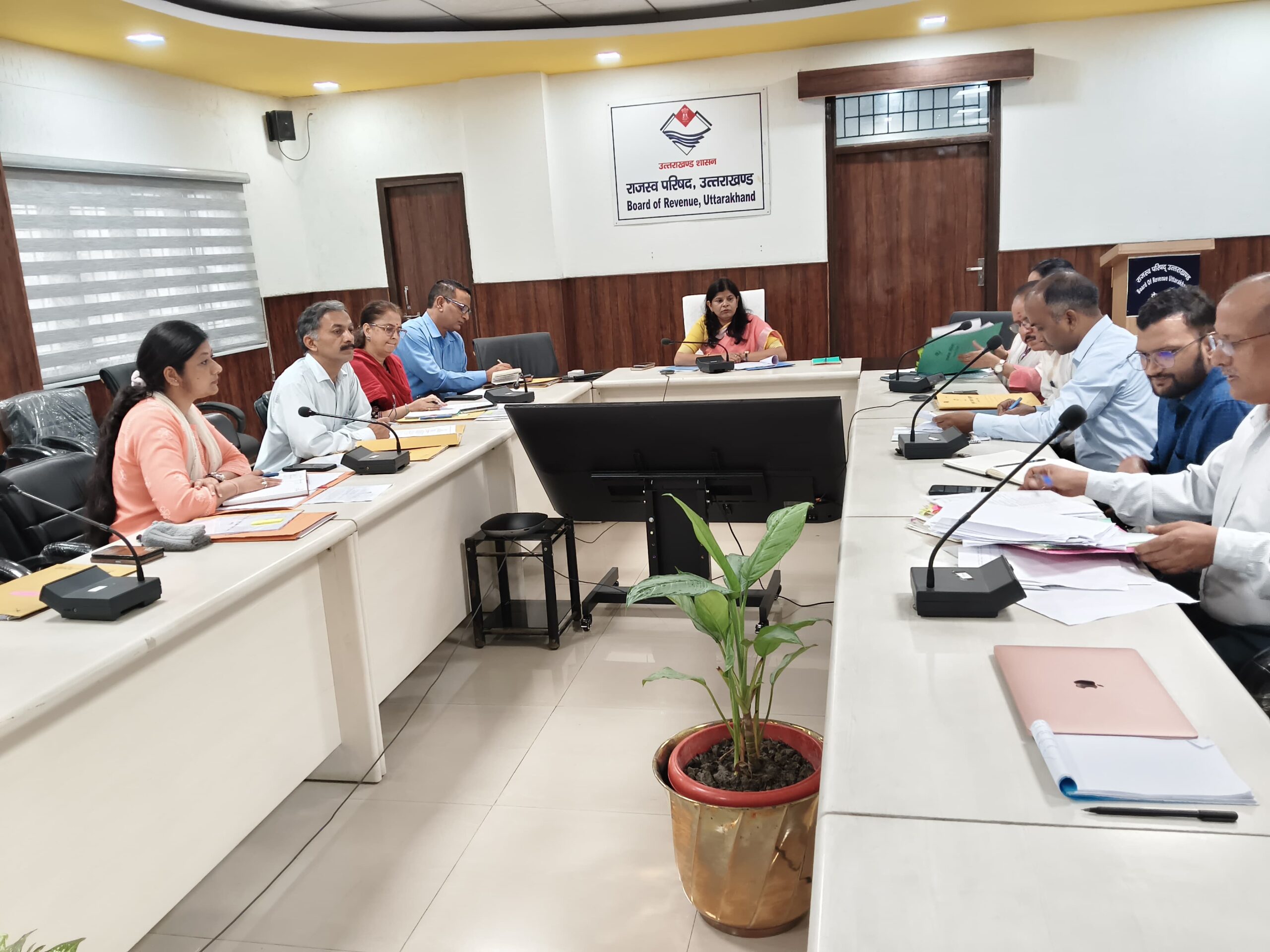 राजस्व पुलिस एवं भूलेख सर्वेक्षण संस्थान, अल्मोड़ा का होगा सुदृढ़ीकरण एवं आधुनिकीकरण: आयुक्त एवं सचिव राजस्व परिषद