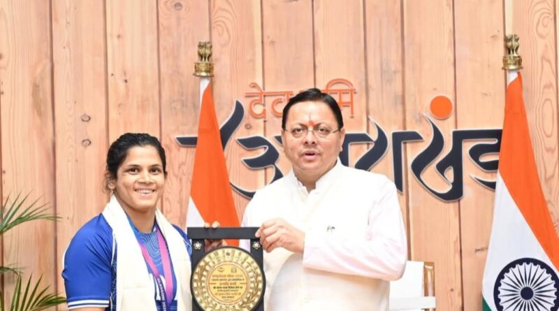 कॉमनवेल्थ गेम्स के पदक विजेताओं का मुख्यमंत्री धामी ने किया सम्मान, बोले– उत्तराखण्ड के खिलाड़ी देश का बढ़ा रहे मान