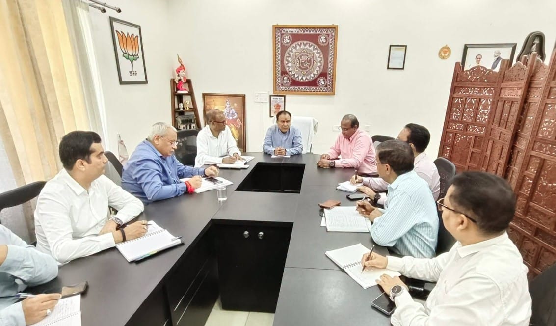 शिक्षा मंत्री धन सिंह रावत ने की पांच विभागों की संयुक्त समीक्षा, योजनाओं को समयबद्ध पूरा करने के निर्देश