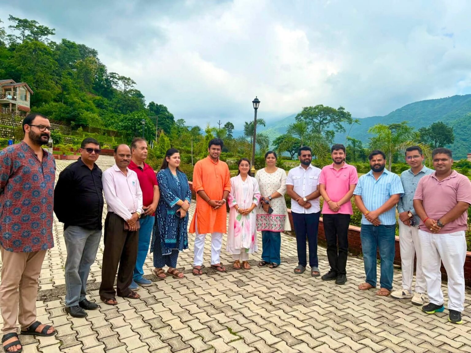 लेखक गाँव की रचनात्मक पहल से प्रभावित हुए भाजयुमो राष्ट्रीय अध्यक्ष तेजस्वी सूर्या