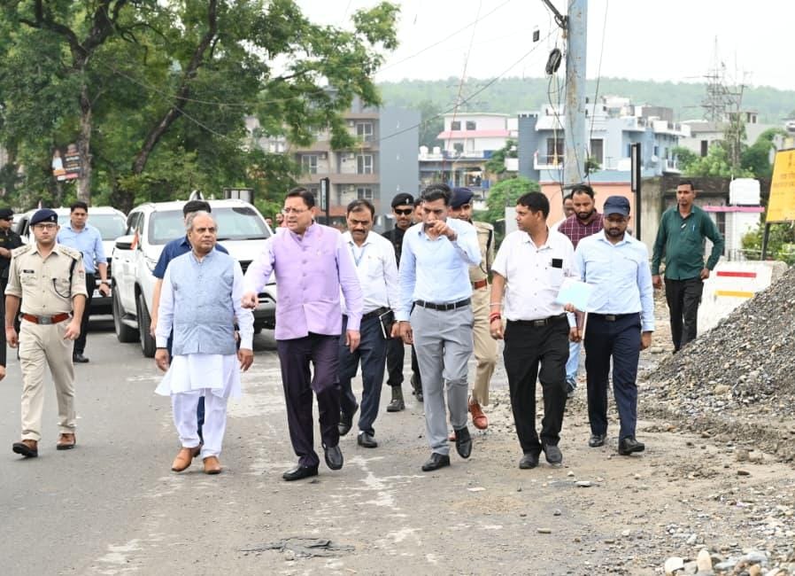 मुख्यमंत्री धामी ने किया नंदा की चौकी पुल एप्रोच रोड का निरीक्षण