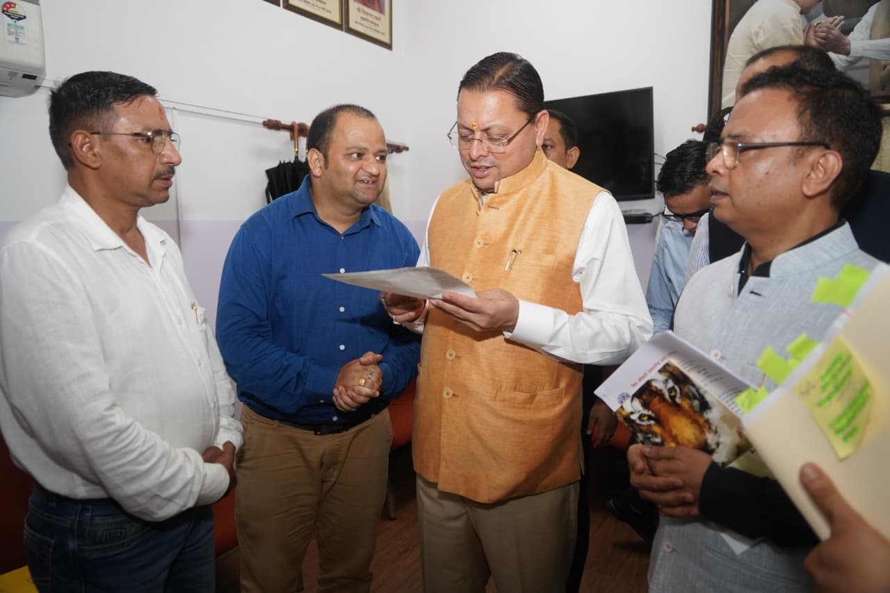मुख्यमंत्री से विभिन्न कर्मचारी संगठनों के प्रतिनिधिमंडलों ने की भेंट