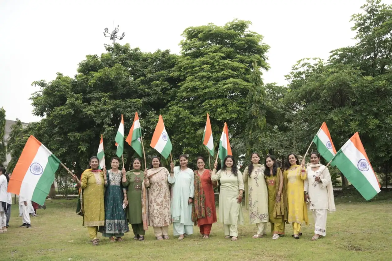 स्पर्श हिमालय विश्वविद्यालय में हर्षोल्लास के साथ मनाया गया स्वतंत्रता दिवस समारोह