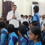 खटीमा में सीएम धामी से रूबरू हुए युवा, रोजगार से लेकर पर्यावरण तक पूछे बेबाक सवाल