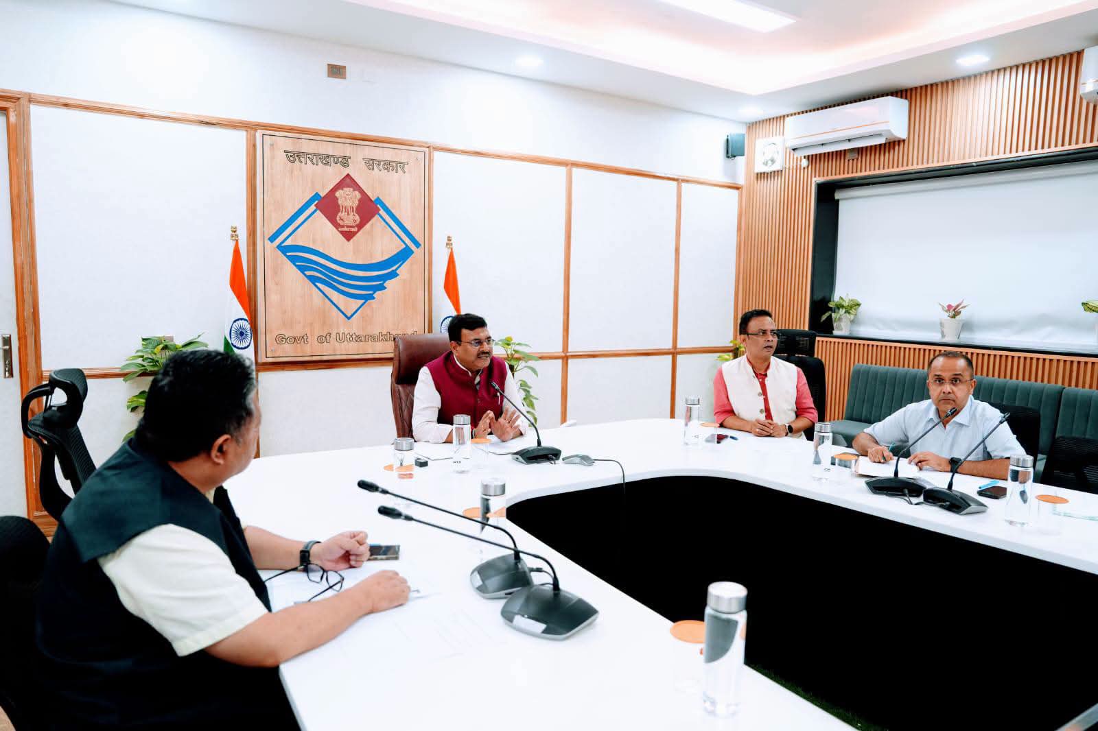 मुख्य सचिव ने की लंबित प्रकरणों की समीक्षा, अधिकारियों को त्वरित निस्तारण के निर्देश