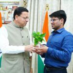 उत्तराखंड के फ्लाइंग कार इनोवेटर रवि टमटा से मिले CM धामी