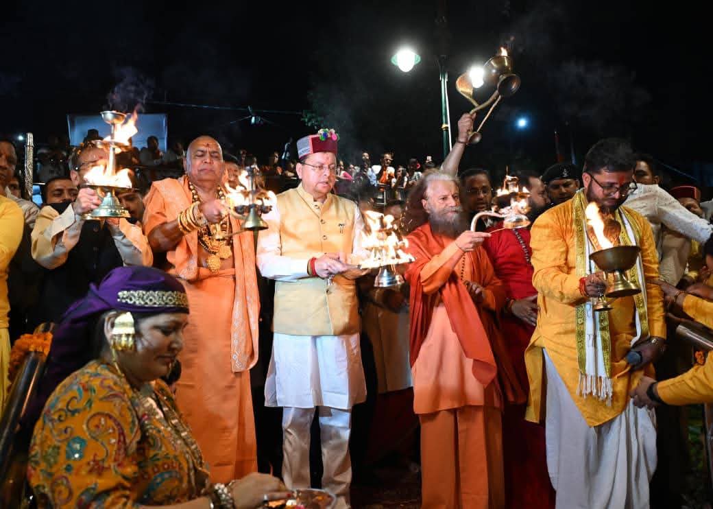 2100 दीपों से जगमगाया हरिपुर कालसी का यमुना तट, CM धामी ने किया स्नान घाट का लोकार्पण