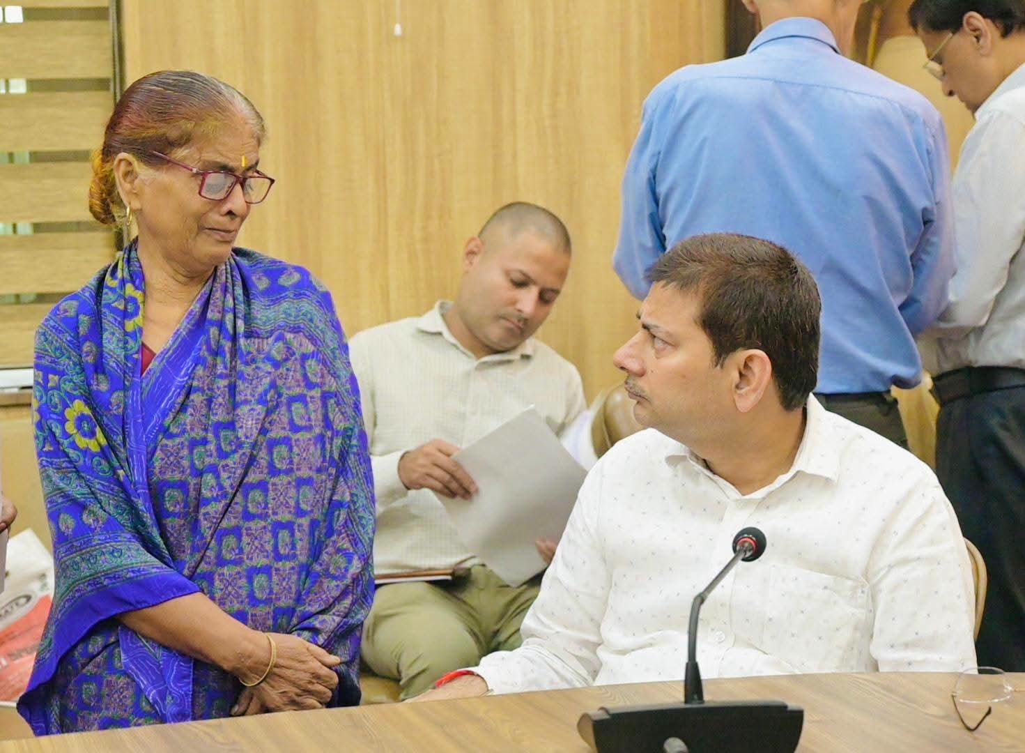 सरकारी जमीन पर कब्जे और प्लॉटिंग की शिकायत, जांच के निर्देश