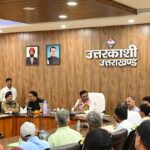 मुख्य सचिव ने उत्तरकाशी में विकास योजनाओं की समीक्षा की, 15 अक्टूबर तक सड़कें गड्ढामुक्त करने के निर्देश