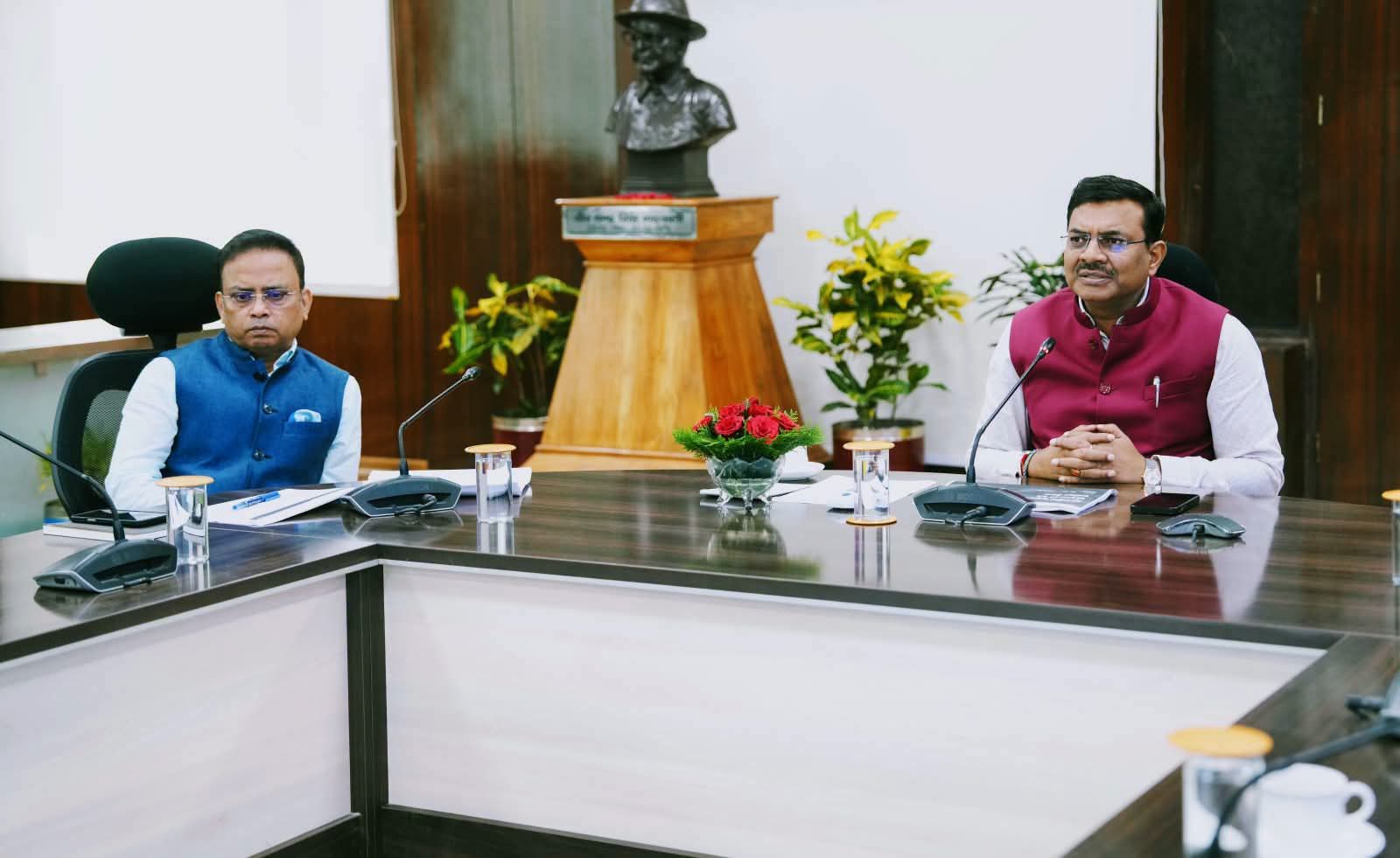 मुख्यमंत्री घोषणाओं पर मुख्य सचिव सख्त, 303 लंबित मामलों को जल्द निपटाने के निर्देश