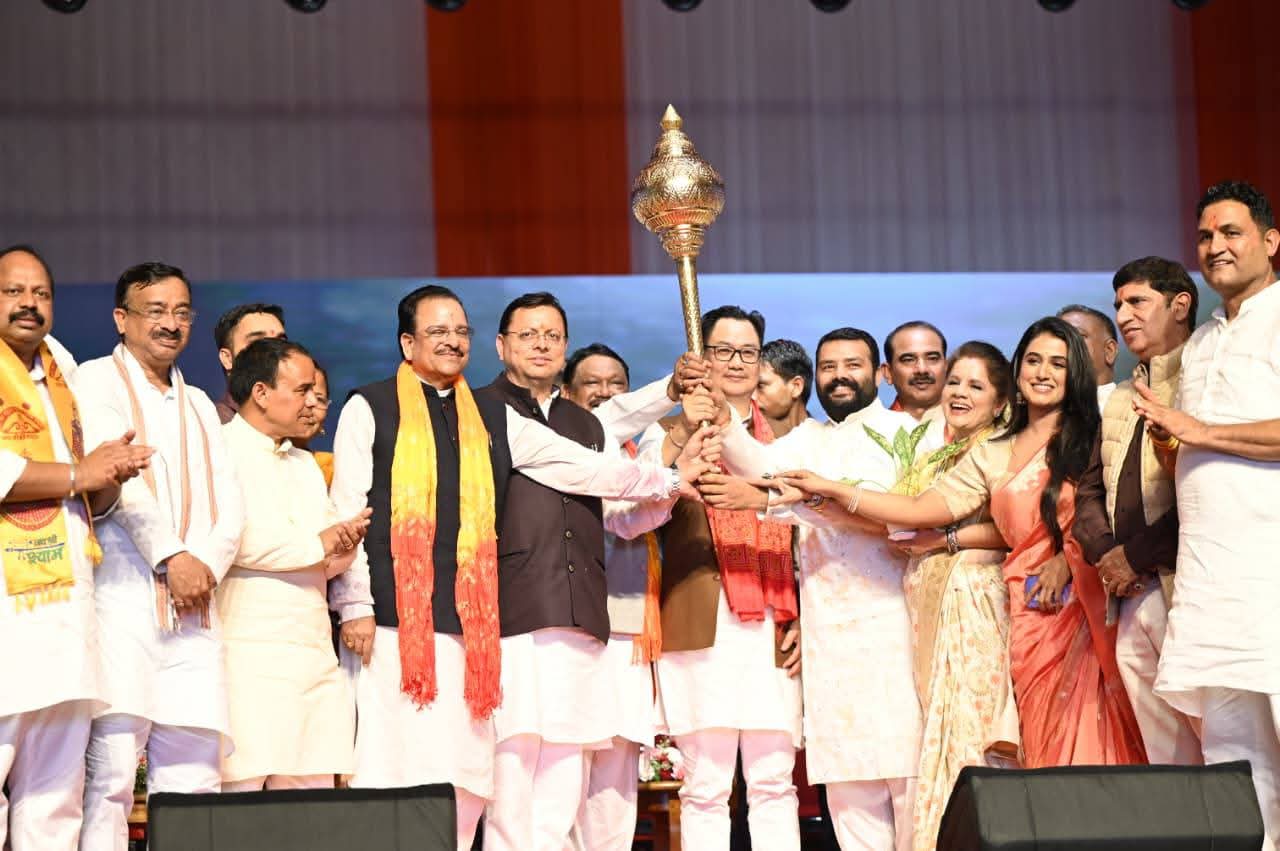 खटीमा में आदि रंगोत्सव में गूंजा जनजातीय संस्कृति का रंग, एकलव्य विद्यालय के लिए केंद्र देगा 10 करोड़