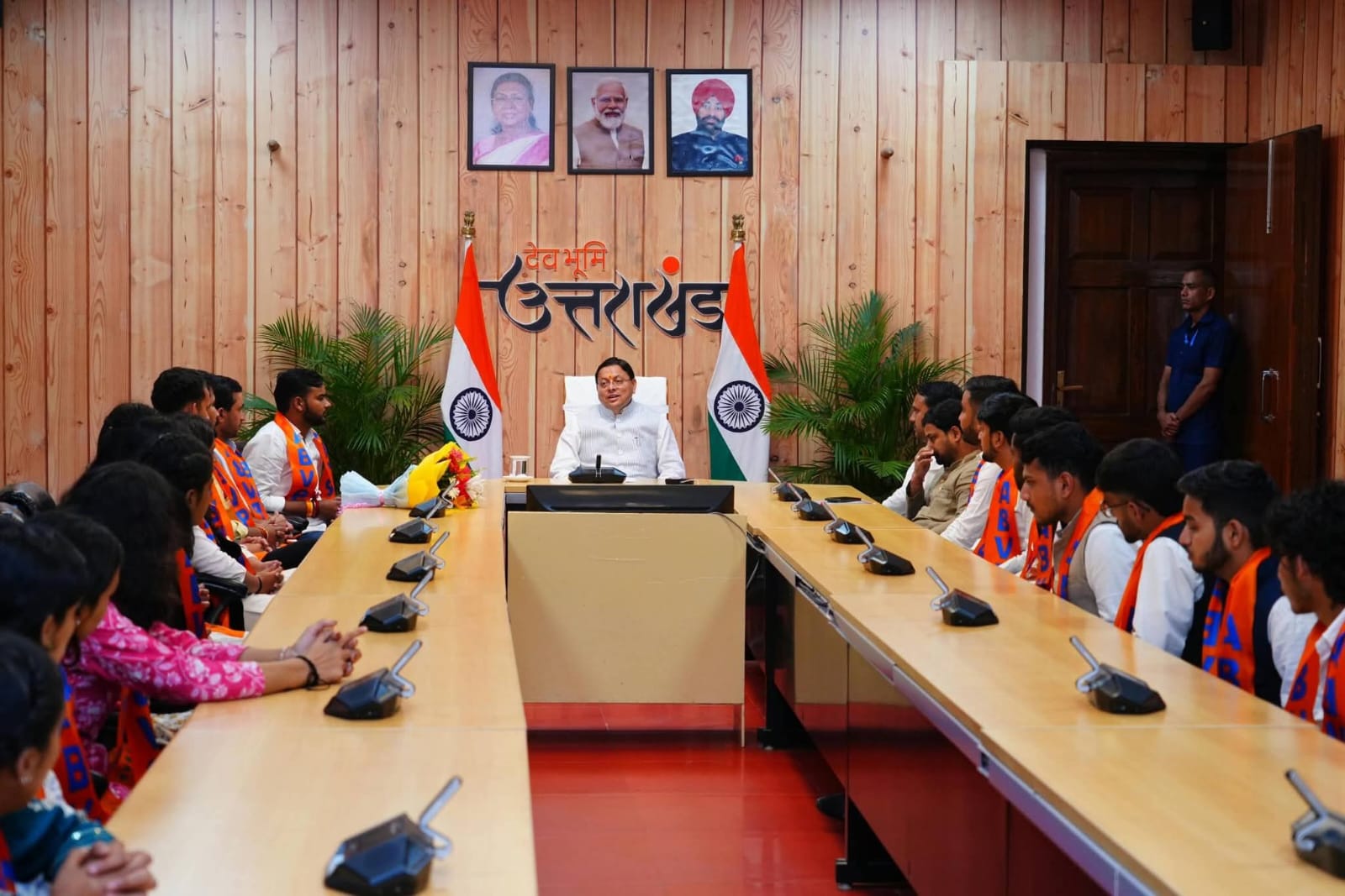 मुख्यमंत्री धामी से एबीवीपी के नवनिर्वाचित पदाधिकारियों ने की भेंट