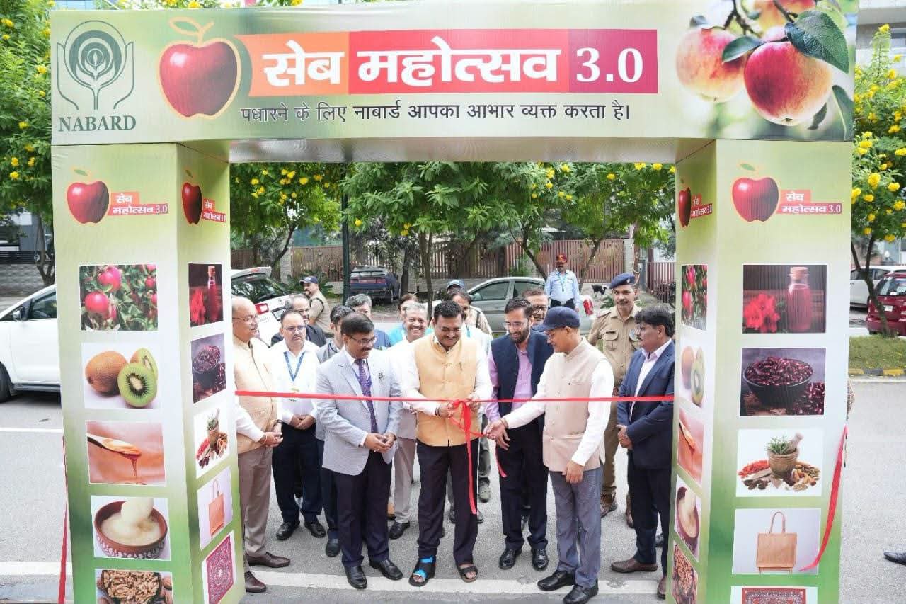 नाबार्ड के ‘सेब महोत्सव 3.0’ में 2,400 किलो सेब और 700 किलो कीवी की बिक्री