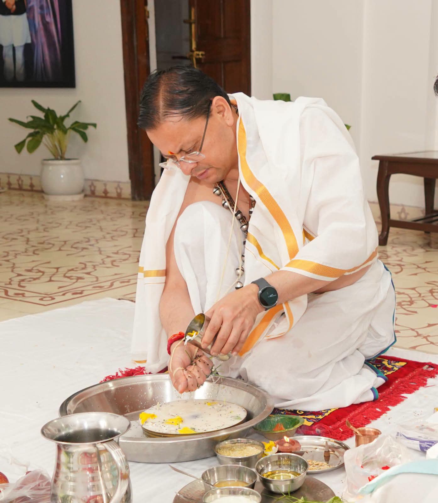 पितृ विसर्जन अमावस्या पर मुख्यमंत्री धामी ने किया पूर्वजों का तर्पण, सुख-समृद्धि की कामना की