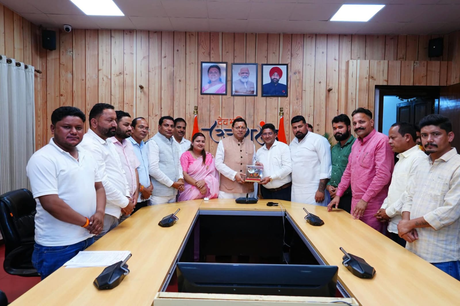 सीएम धामी से मिला प्रदेश प्रधान संगठन का प्रतिनिधिमंडल, ग्रामीण विकास पर हुई चर्चा