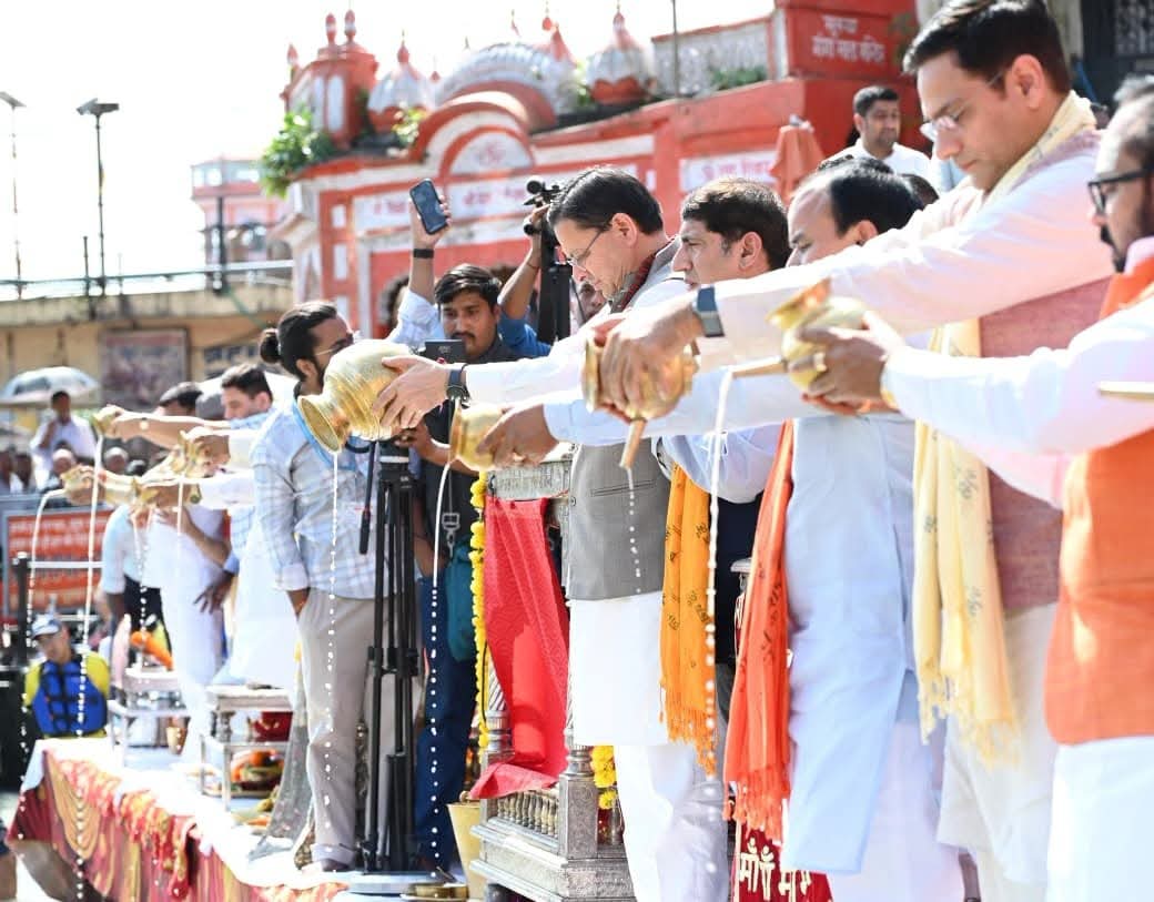 पीएम मोदी के 25 वर्ष के सार्वजनिक जीवन के उपलक्ष्य में हरकी पैड़ी पर गंगा पूजन, सीएम धामी ने की देश-प्रदेश की सुख-समृद्धि की कामना
