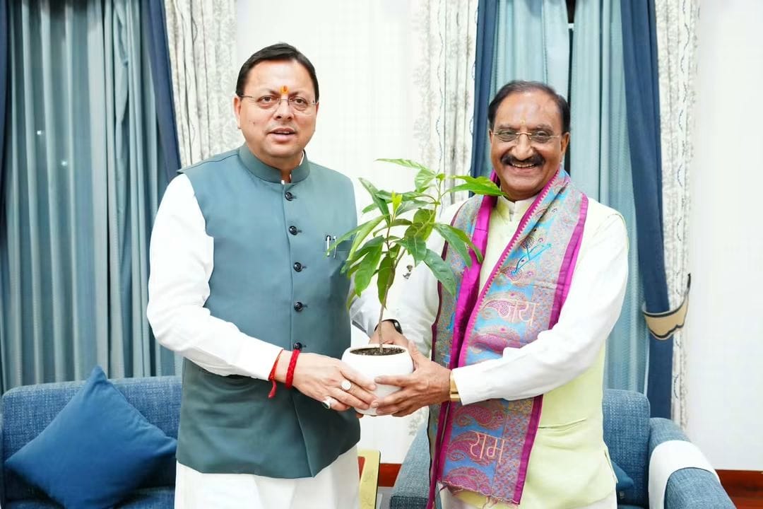 मुख्यमंत्री धामी से पूर्व केंद्रीय मंत्री डॉ. रमेश पोखरियाल ‘निशंक’ ने की शिष्टाचार भेंट, उत्तराखण्ड के विकास पर हुई चर्चा
