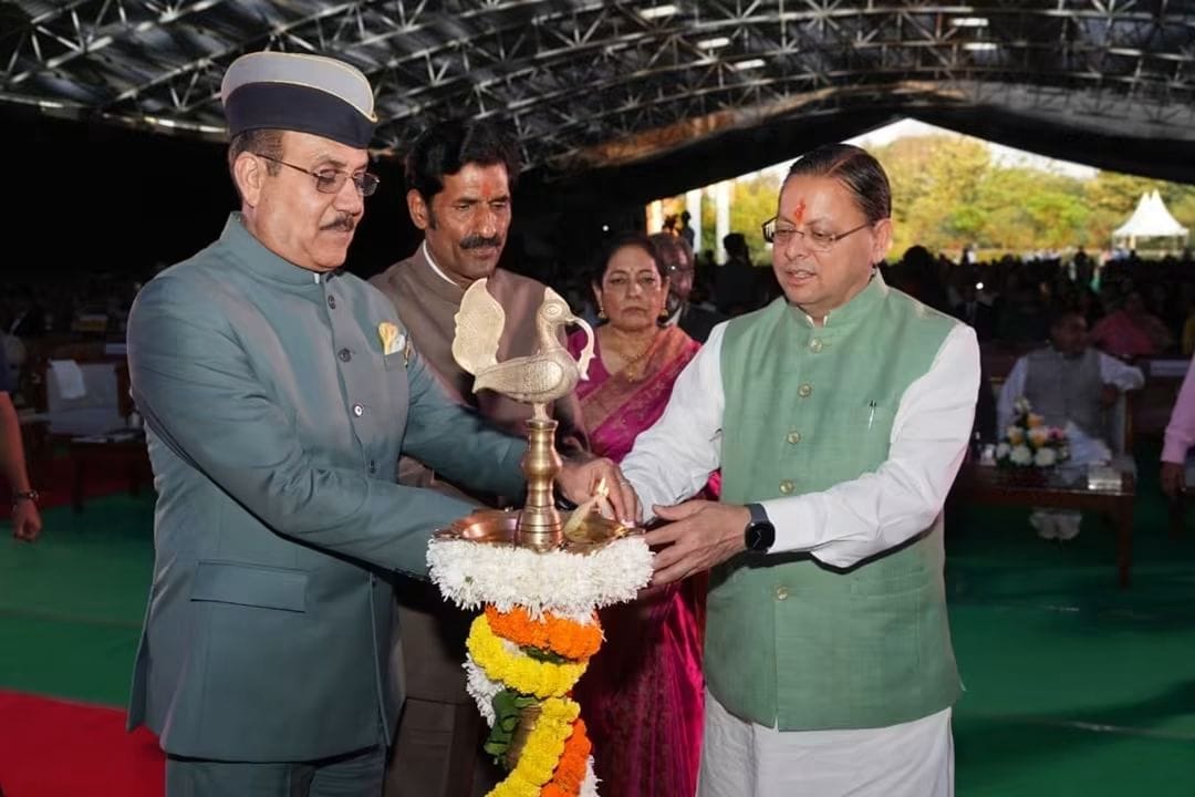 शिक्षा के साथ संस्कार भी जरूरी, आधुनिक ज्ञान और भारतीय मूल्यों का समन्वय विद्यार्थियों को बनाएगा सशक्त: सीएम धामी