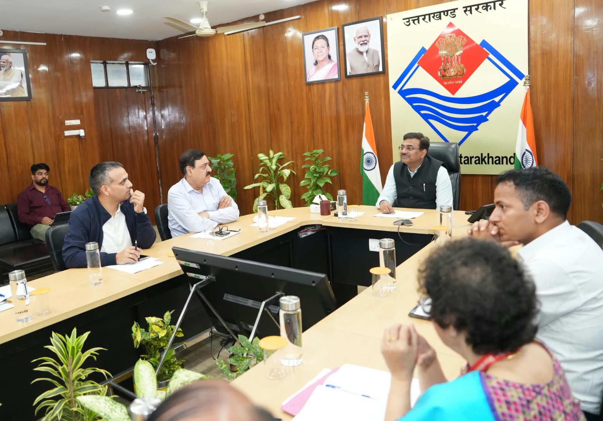 उत्तराखंड में 50 पुरानी 108 एम्बुलेंस तत्काल बदली जाएंगी, मुख्य सचिव आनंद बर्द्धन के निर्देश